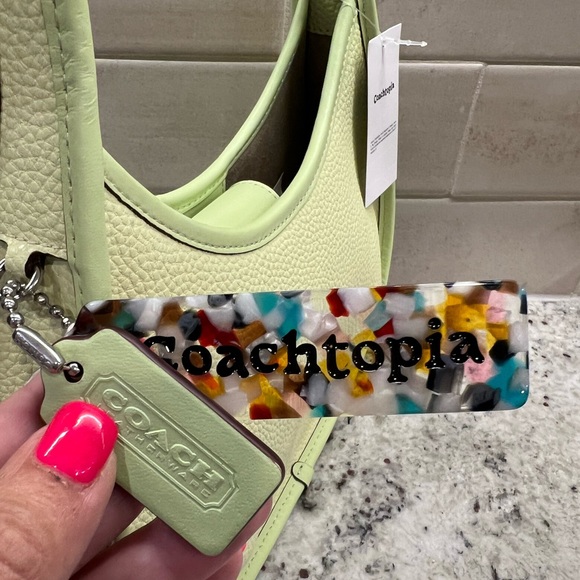 NWT! Ergo Bag In Coachtopia Leather - Picture 3 of 8